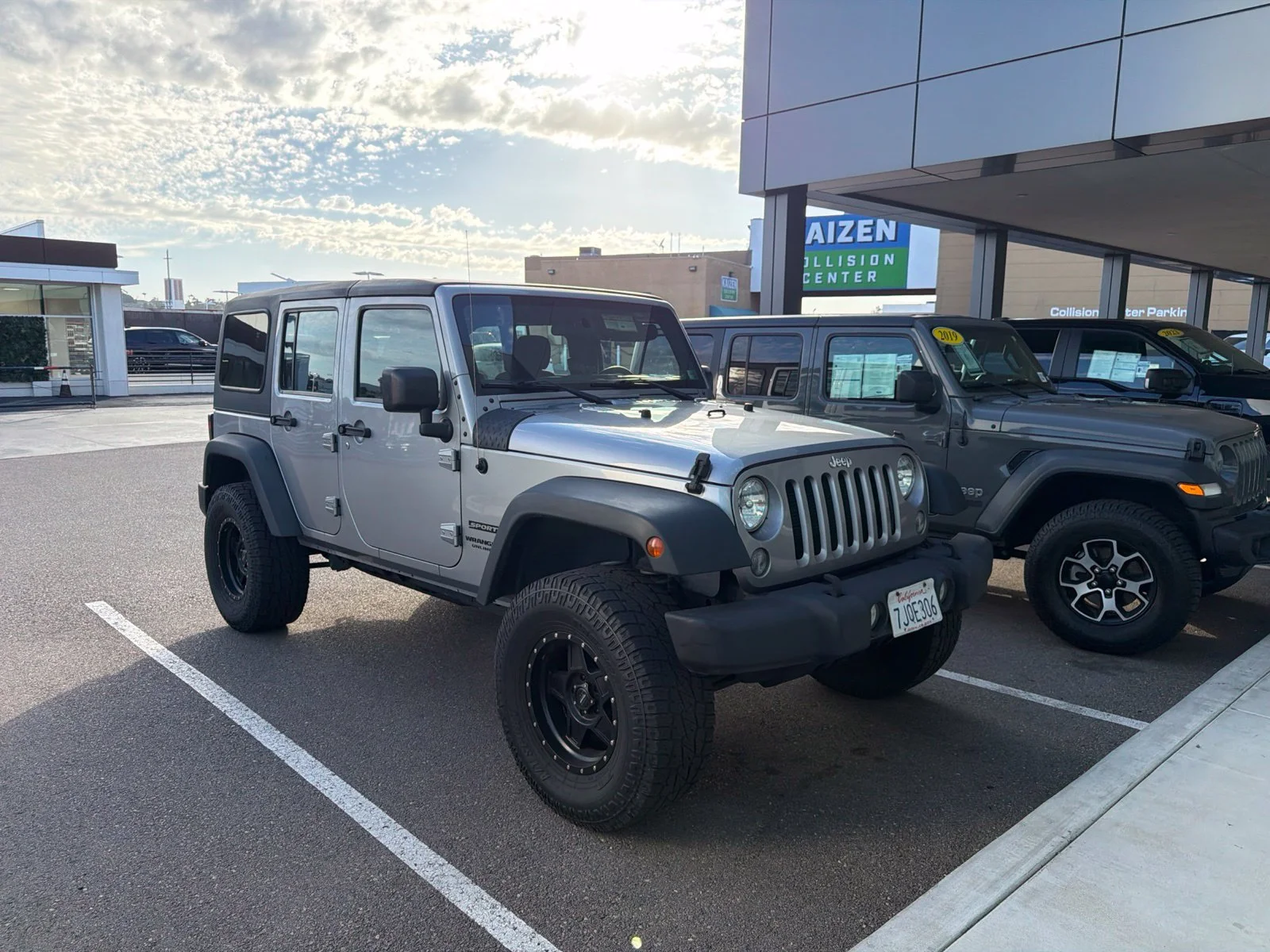 Used 2015 Silver Jeep Unlimited Sport image 2