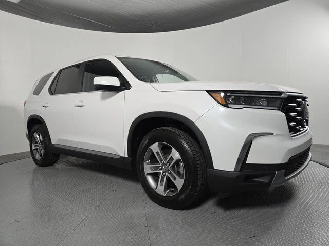 Certified Used 2025 Platinum White Pearl Honda EX-L image 35