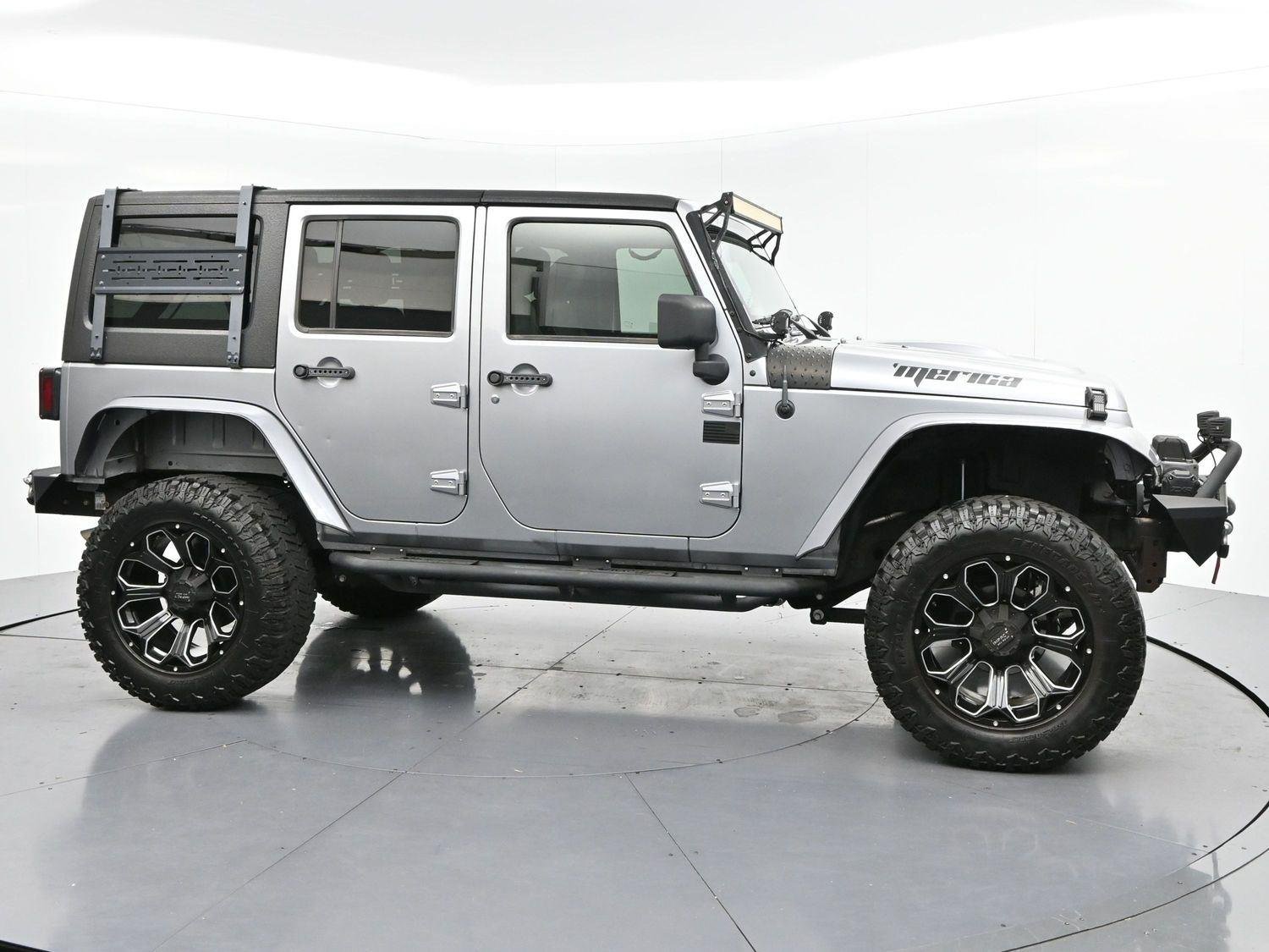 Used 2017 Billet Silver Metallic Clearcoat Jeep Smoky Mountain image 8