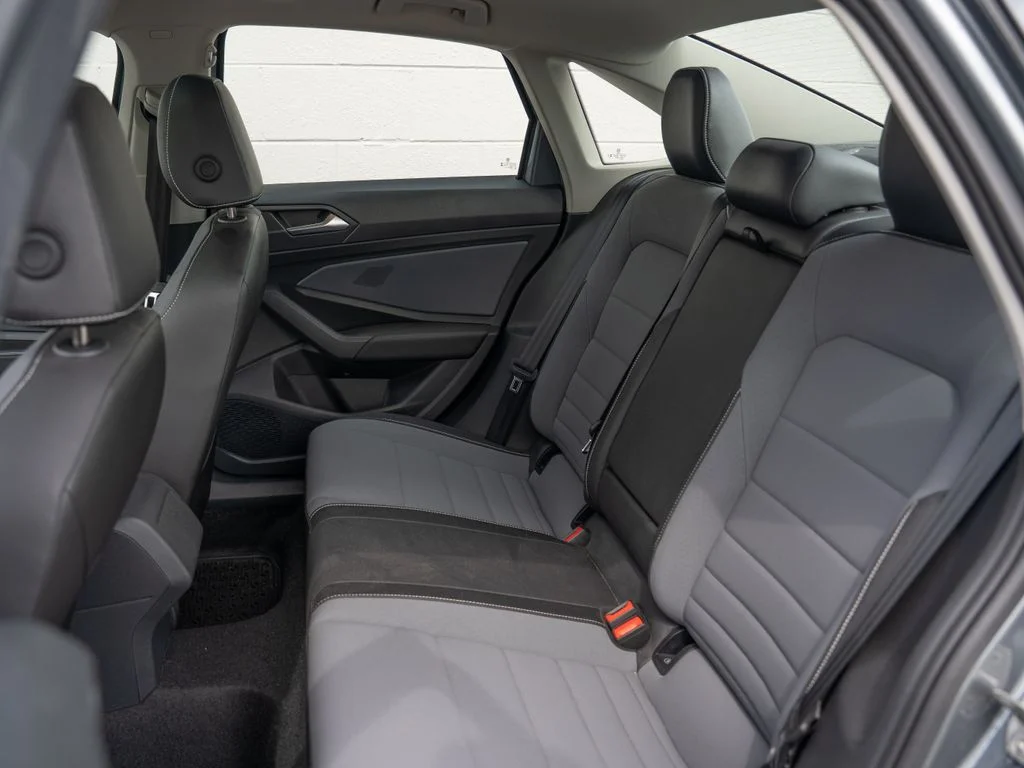 Used 2025 Gray Volkswagen 1.5T SE image 17