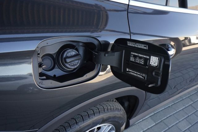New 2026 Graphite Grey Metallic Mercedes-Benz GLC 300 image 11