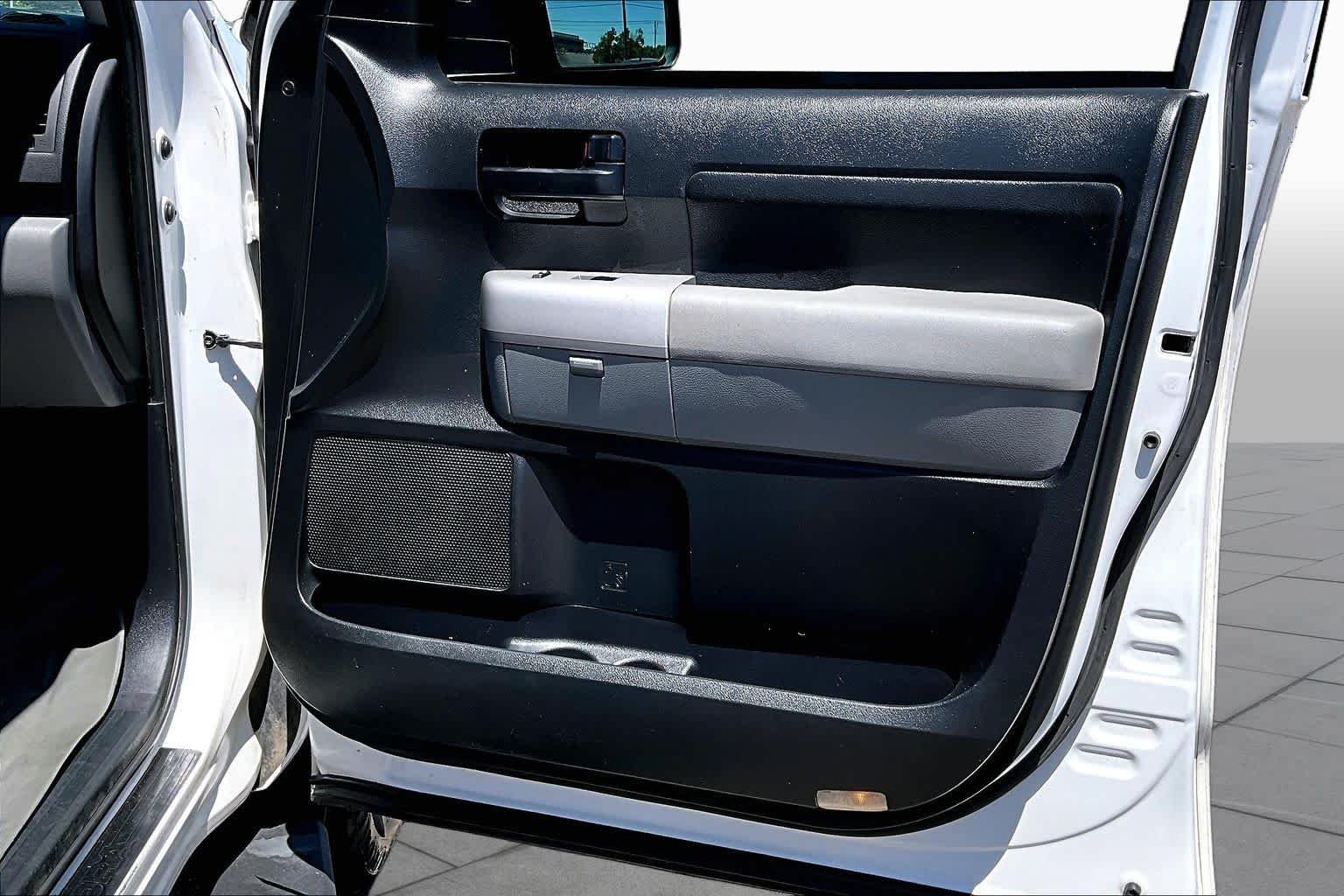 Used 2007 Super White Toyota SR5 image 22
