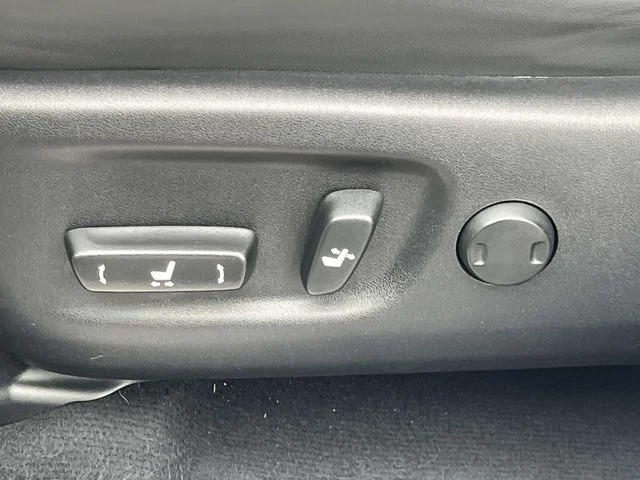 Used 2019 White Lexus 300h image 31