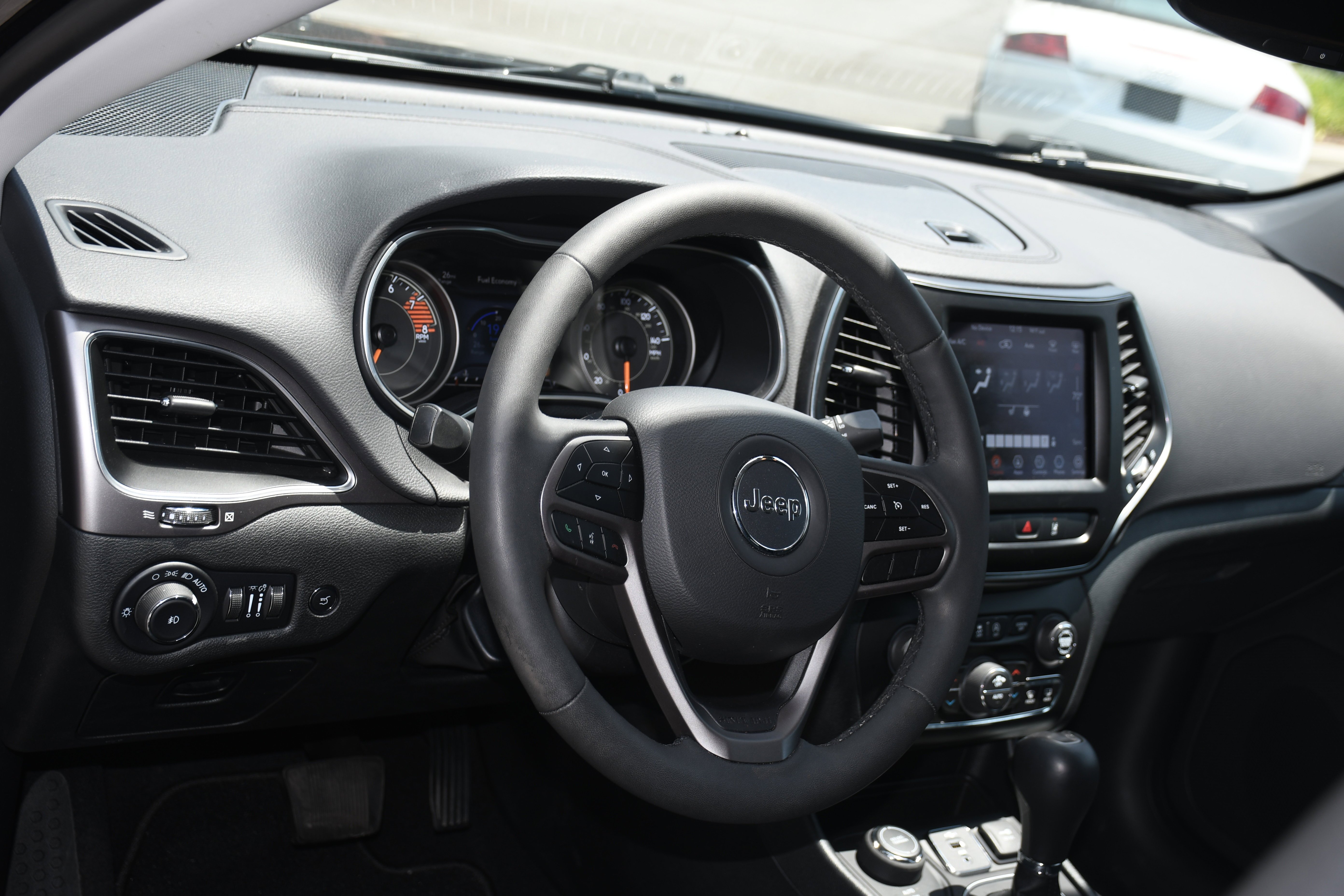 Used 2022 Black Jeep Latitude Lux image 7
