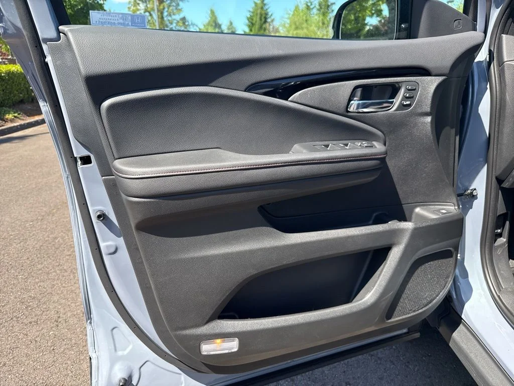 New 2026 Sonic Gray Pearl Honda Black Edition image 17
