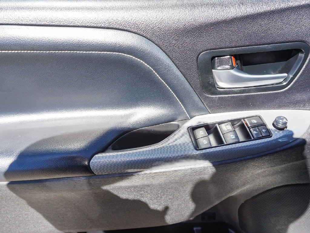 Used 2016 White Toyota SE image 18