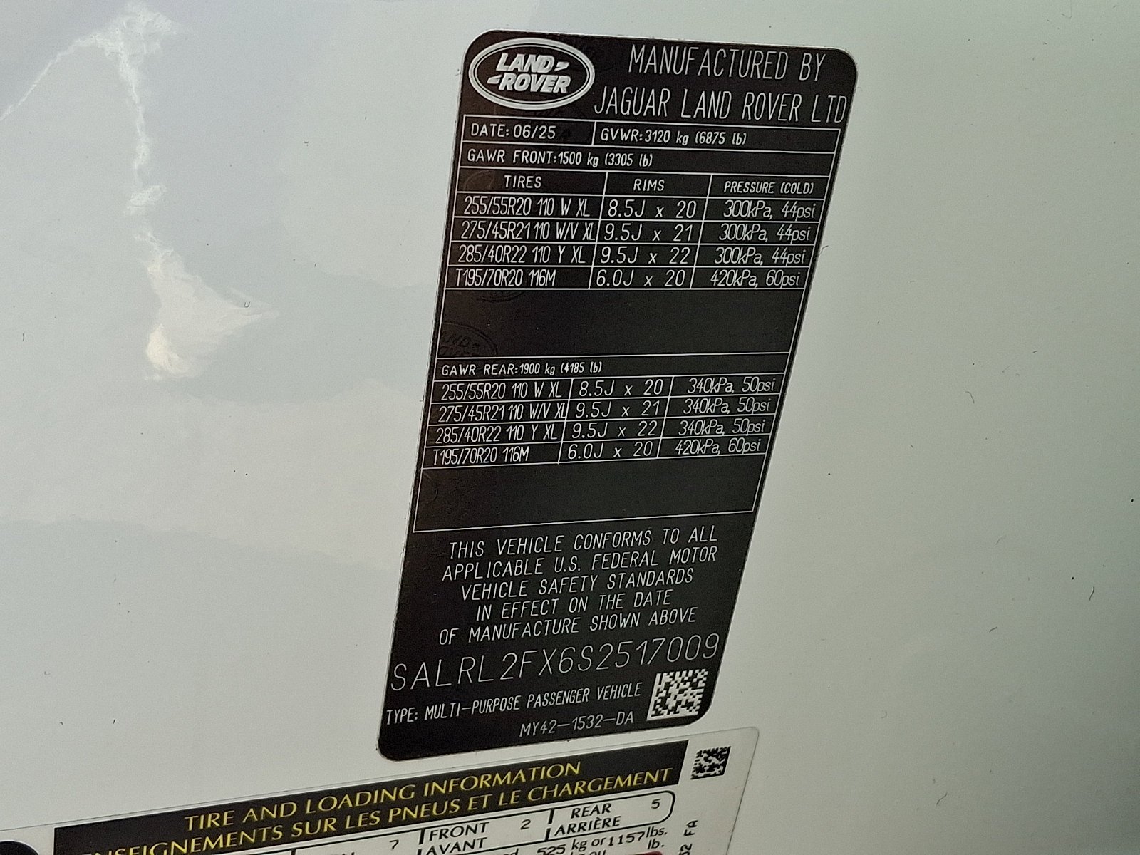 Used 2025 Fuji White   1Aa Land Rover Dynamic SE image 37