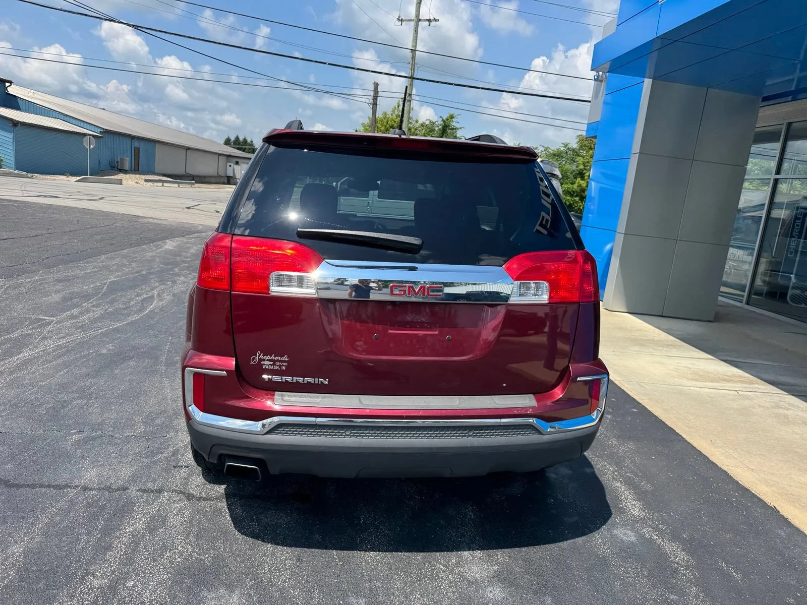 Used 2017 CRIMSON RED TINTCOAT GMC SLE image 4