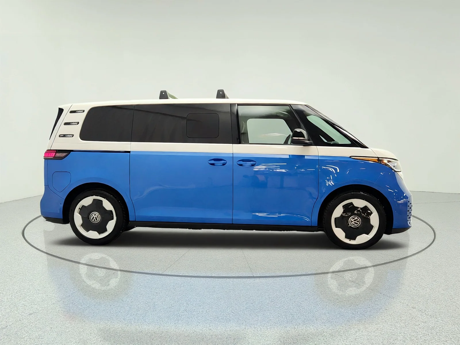 Used 2025 Cabana Blue Volkswagen 1st Edition 4MOTION w/Two-Tone image 4