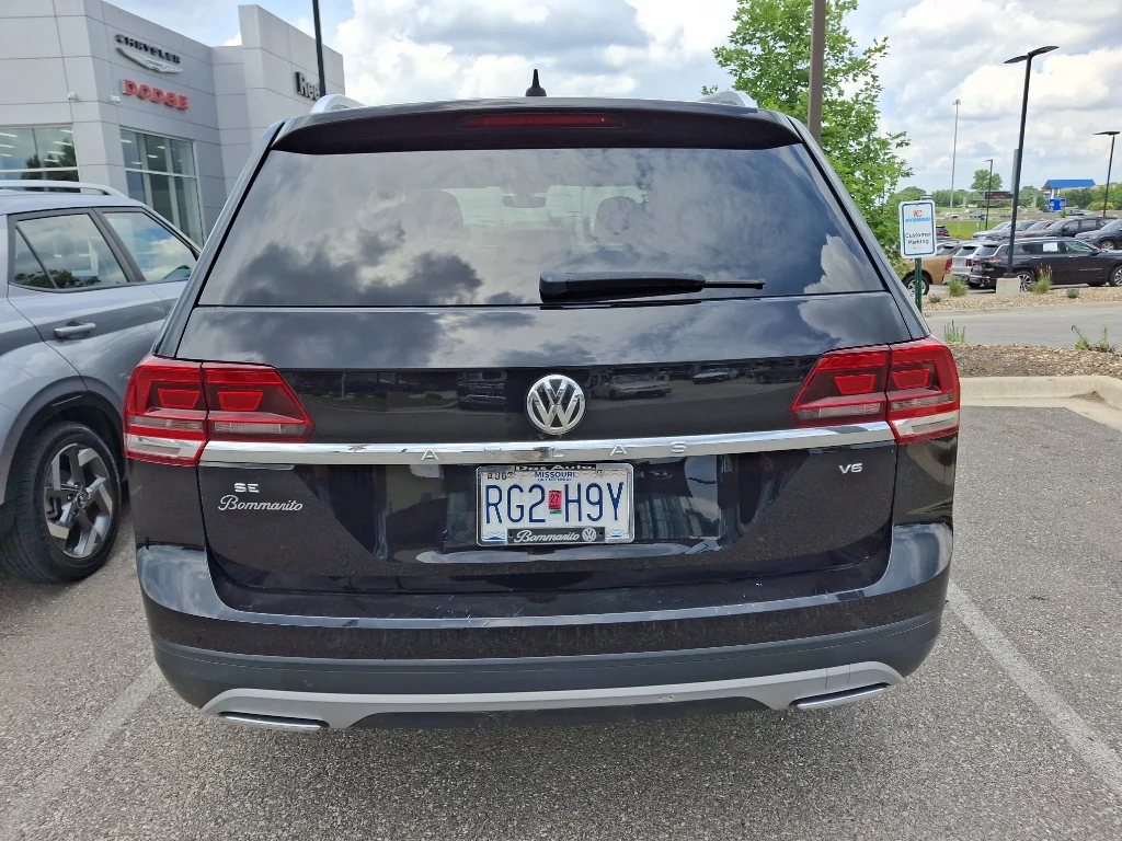 Used 2019 Deep Black Pearl Volkswagen 3.6L V6 SE w/Technology image 8