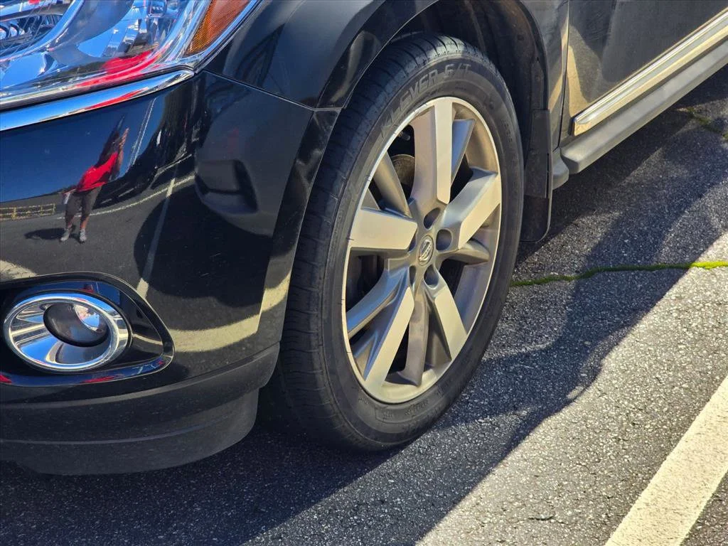 Used 2016 Black Nissan Platinum image 17