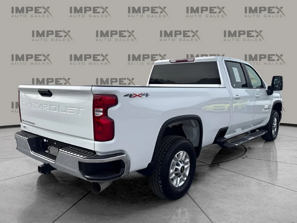 Used 2025 White Chevrolet LT image 5