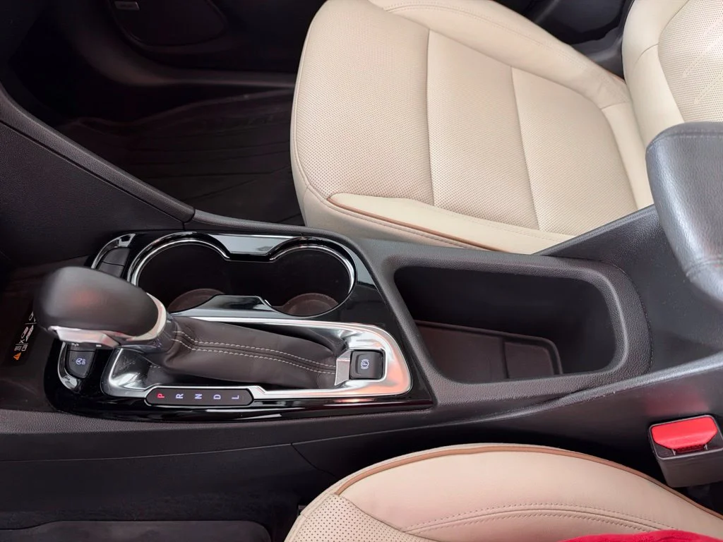 Used 2024 White Buick Avenir image 43