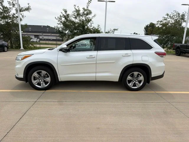 Used 2016 White Toyota Limited Platinum V6 image 4