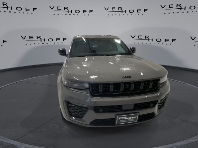 New 2027 Sting-Gray Clear-Coat Paint Jeep Limited Reserve image 3