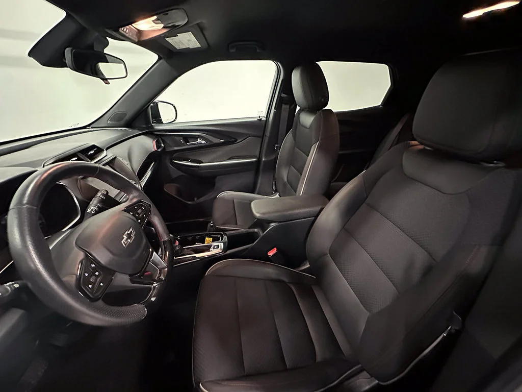 Used 2021 MOSAIC BLACK METALLIC Chevrolet RS image 3