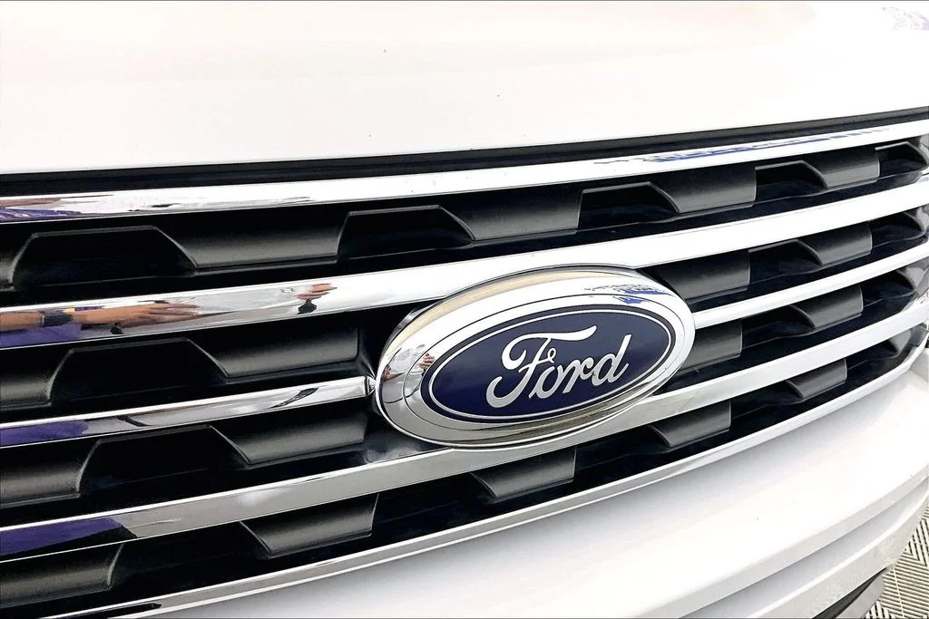 Certified Used 2021 Oxford White Ford XLT image 24