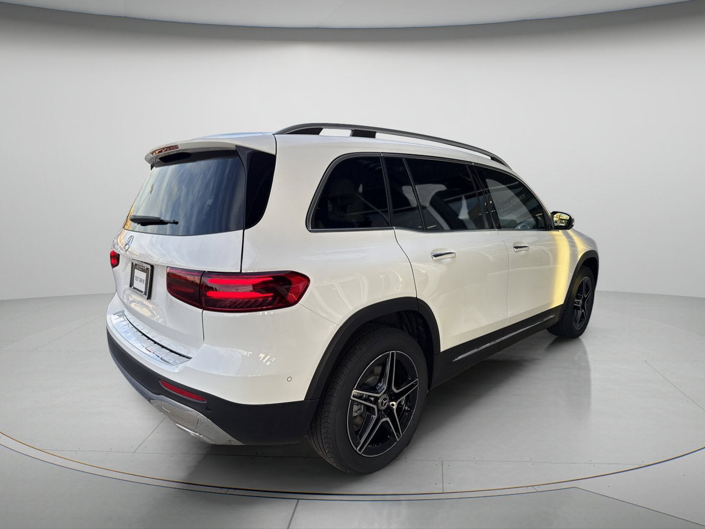New 2026 Polar White Mercedes-Benz GLB 250 image 5