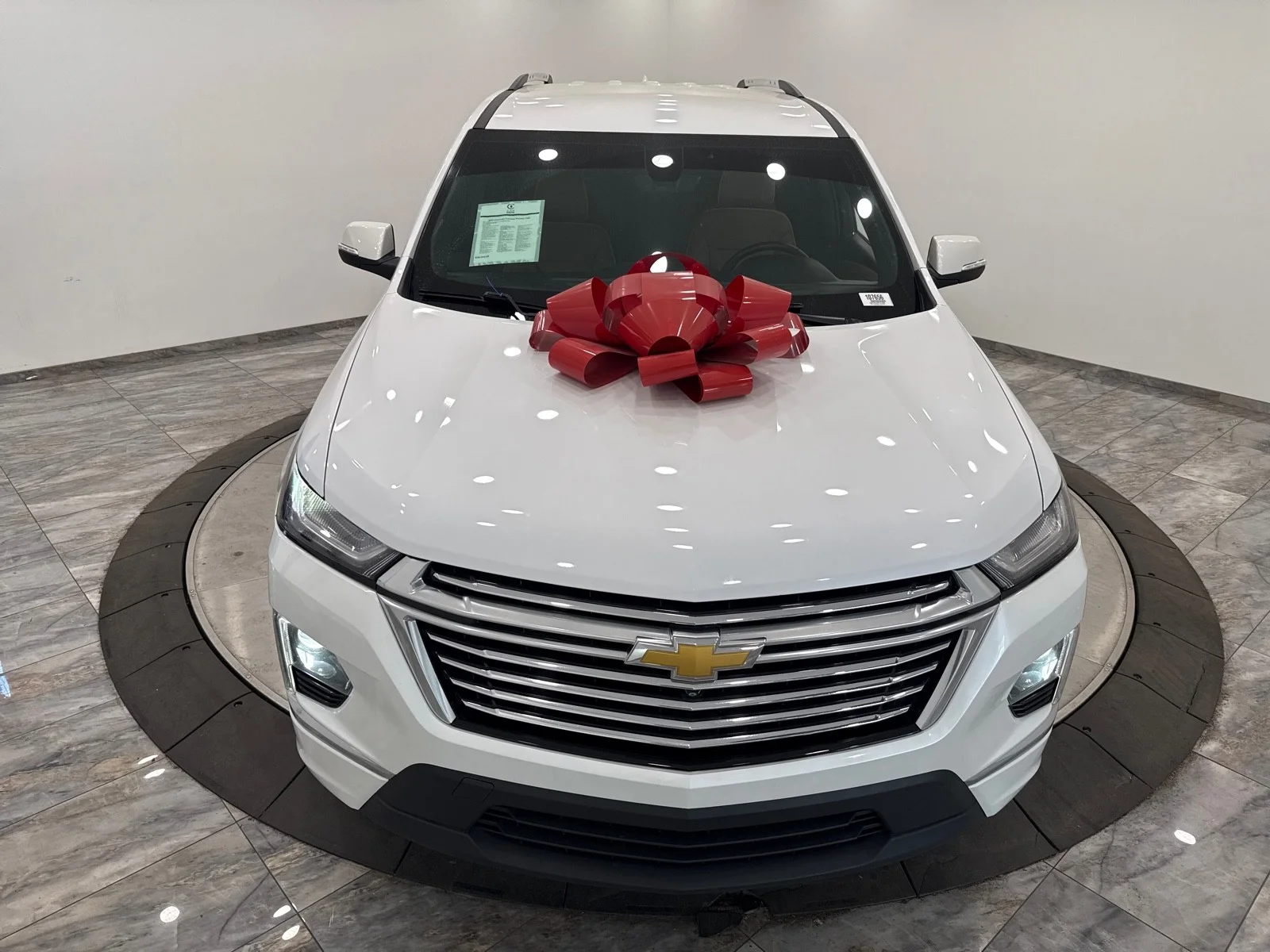 Used 2023 Iridescent Pearl Tricoat Chevrolet Premier FWD image 2