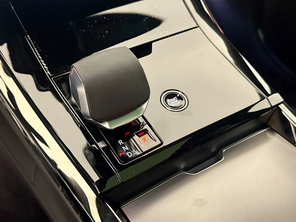 New 2026 Fuji White Land Rover SE image 16
