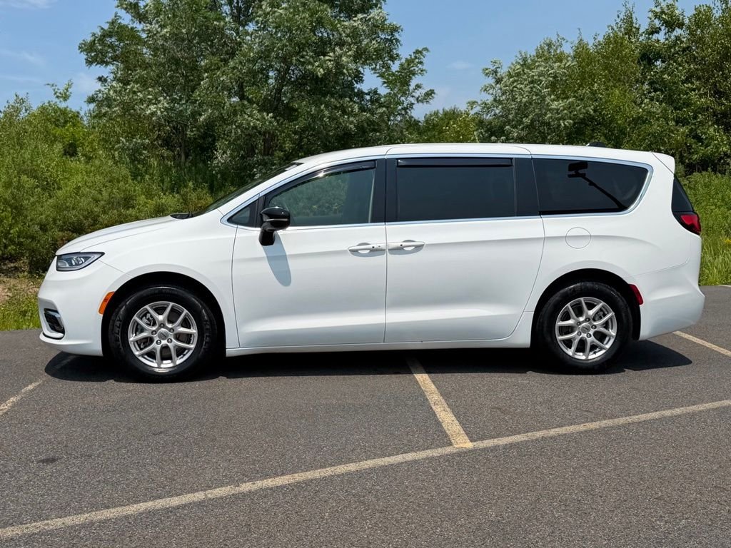 Certified Used 2024 Bright White Clearcoat Chrysler Touring L image 30