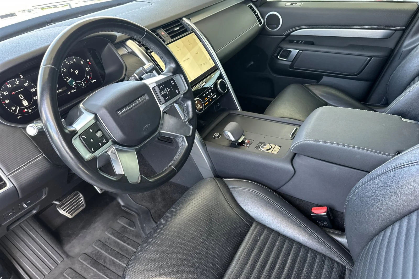 Used 2022 Santorini Black Metallic Land Rover S R-Dynamic image 11