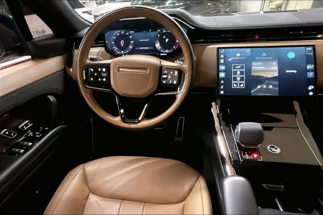 Used 2024 Red Land Rover Dynamic SE image 4