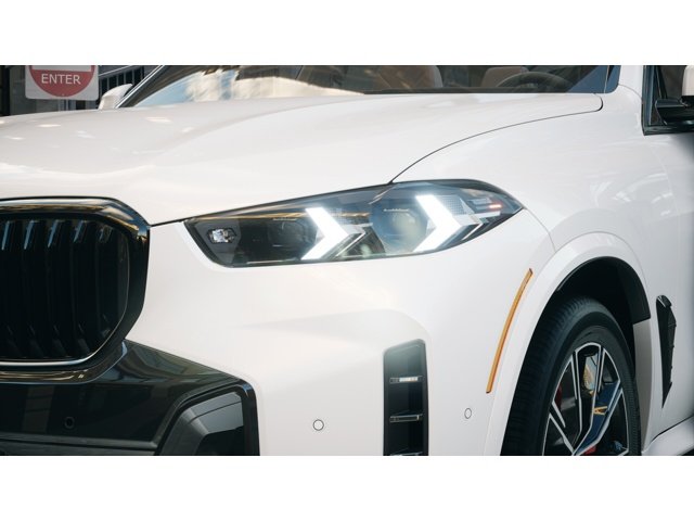 New 2026 Mineral White Metallic BMW xDrive40i image 6