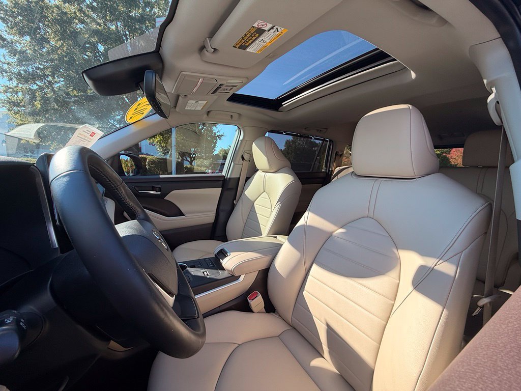 Used 2022 Black Toyota XLE image 23