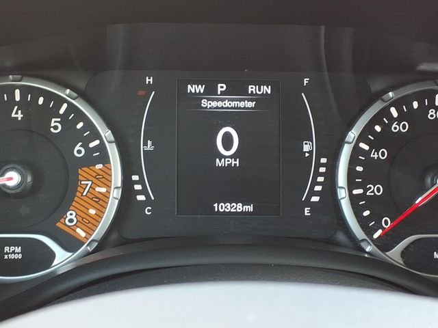 Used 2023 White Jeep Latitude image 26