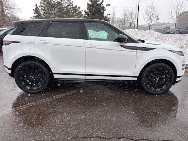 New 2026 Fuji White LAND ROVER Dynamic SE image 4