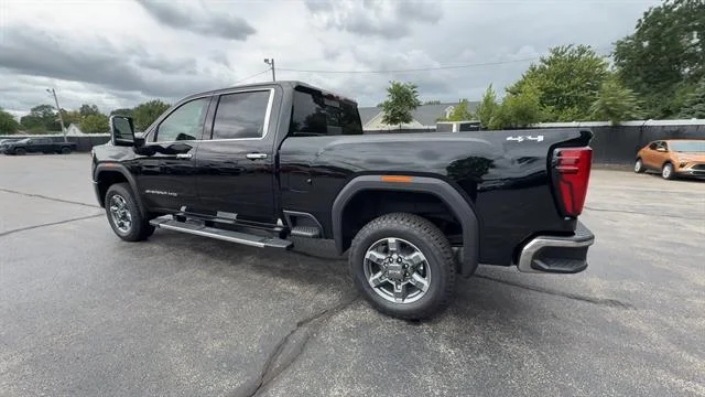 New 2026 Onyx Black GMC SLT image 4