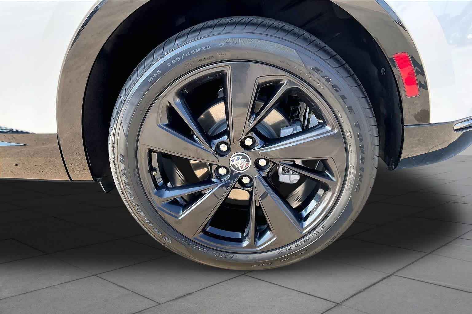 Used 2023 White Frost Tricoat Buick Essence image 21