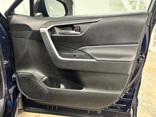 Used 2022  Toyota XLE image 23