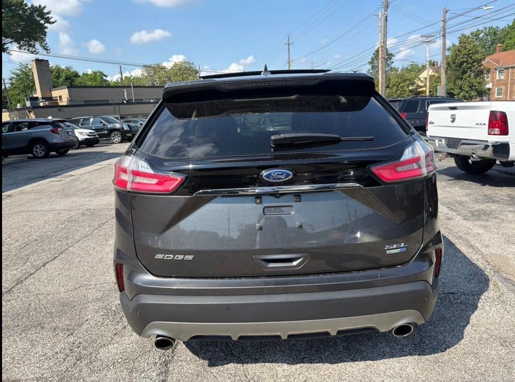Used 2019 Gray Ford SEL image 7