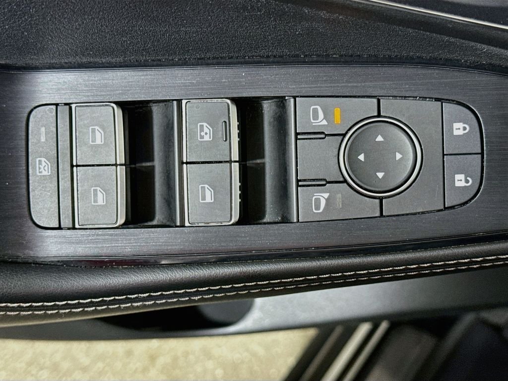 Used 2021 Super Black Nissan Platinum image 19