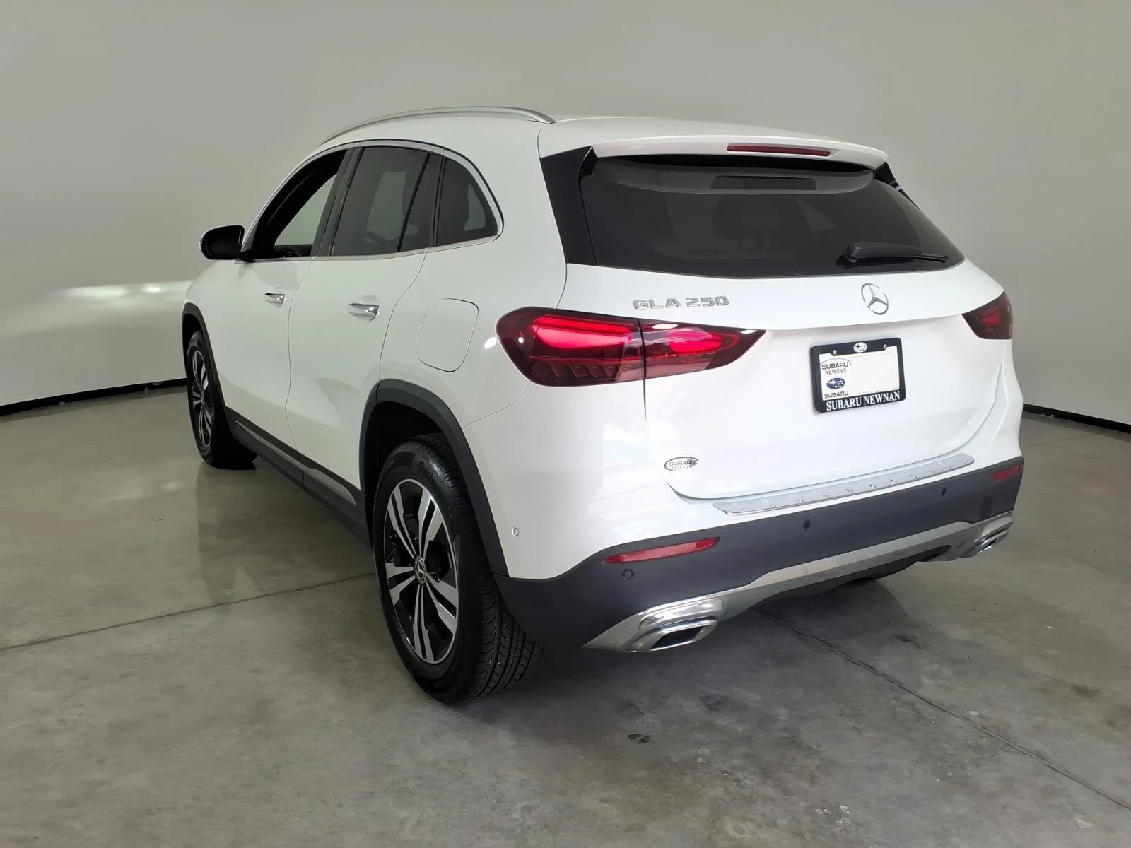 Used 2025 Polar White Mercedes-Benz GLA 250 image 16