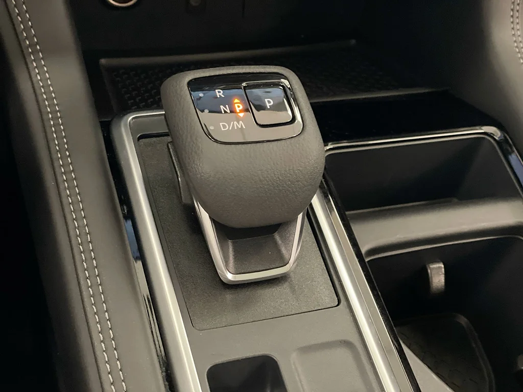 Used 2025 TAN Nissan Platinum image 16