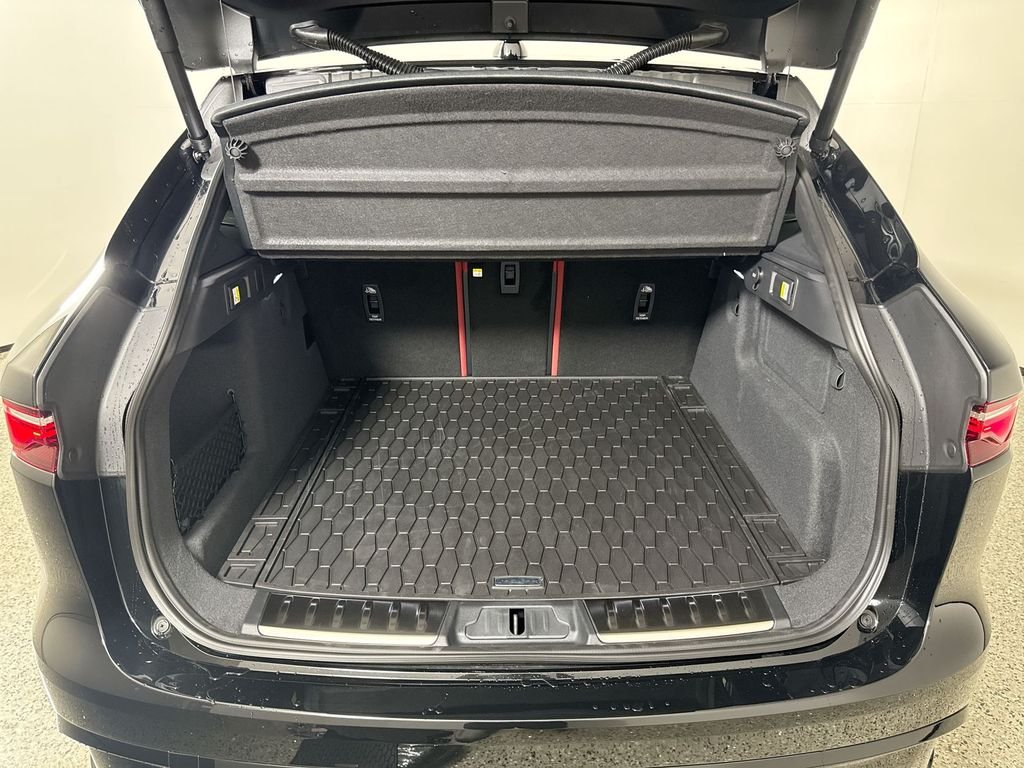 2026 Jaguar F-Pace R-Dynamic S - Photo 22