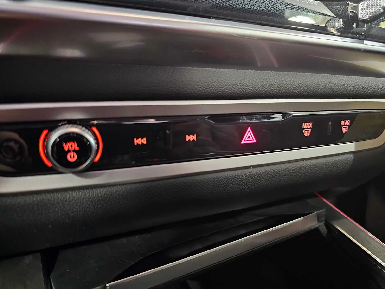New 2026 Dravit Grey Metallic BMW xDrive40i image 17