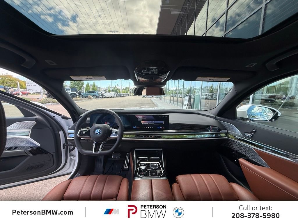 Used 2025 Mineral White Metallic BMW xDrive60 image 18