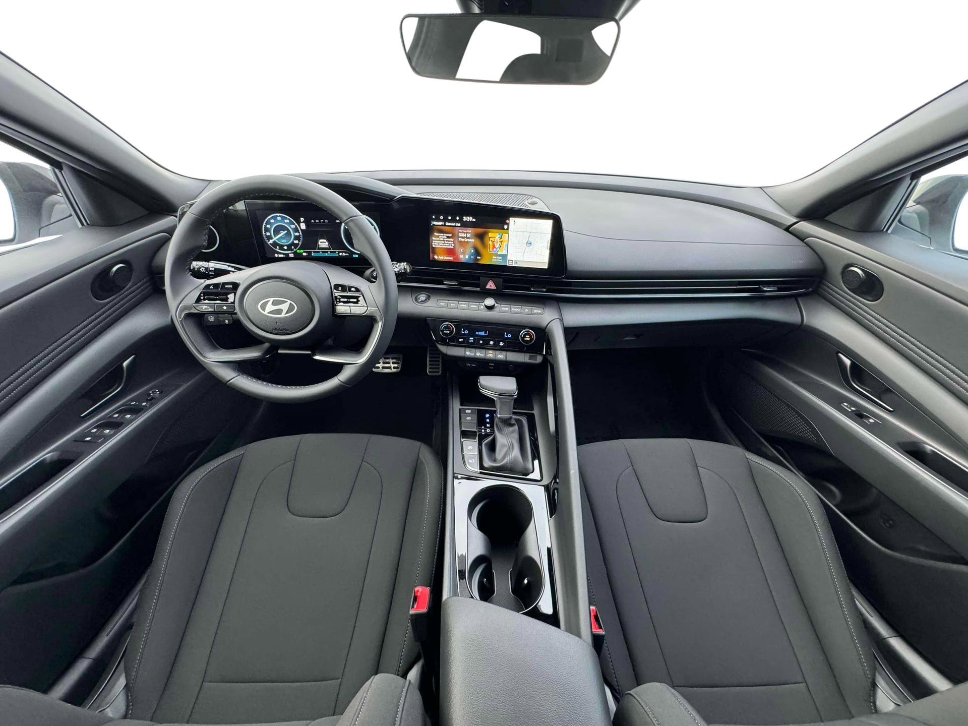 Used 2025 White Hyundai SEL Sport image 13
