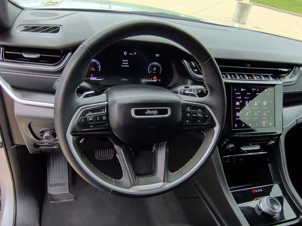 Used 2025 Silver Jeep Laredo image 16