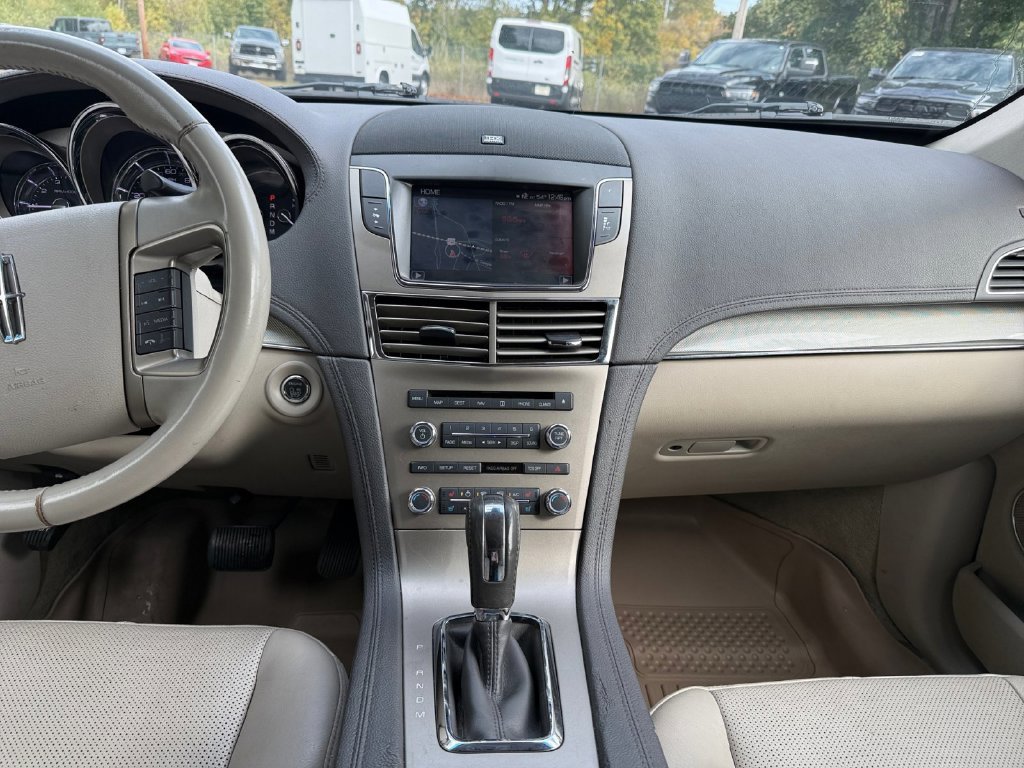 Used 2011 White Lincoln EcoBoost image 16