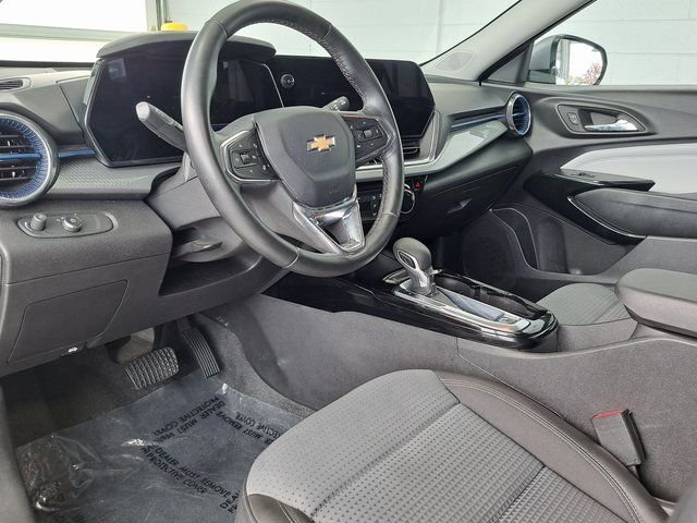 Used 2025 Gray Chevrolet LT image 9