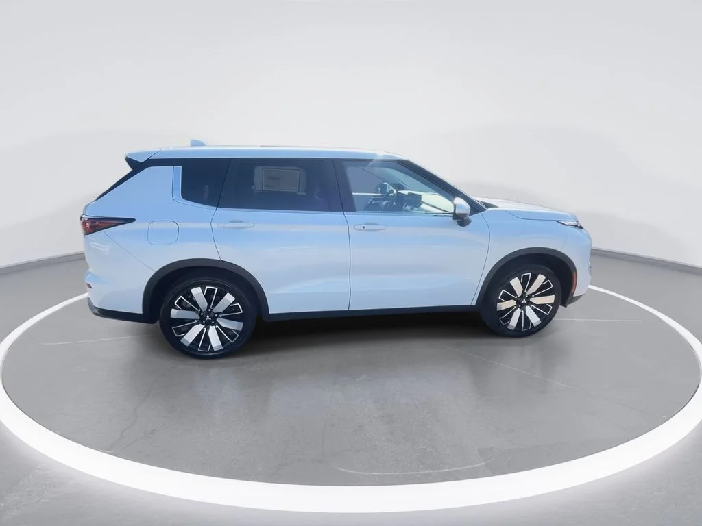 2025 Mitsubishi Outlander SE - Photo 9