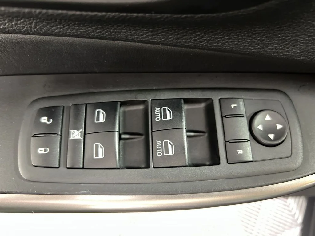 Used 2021 Gray Jeep Latitude Lux image 15