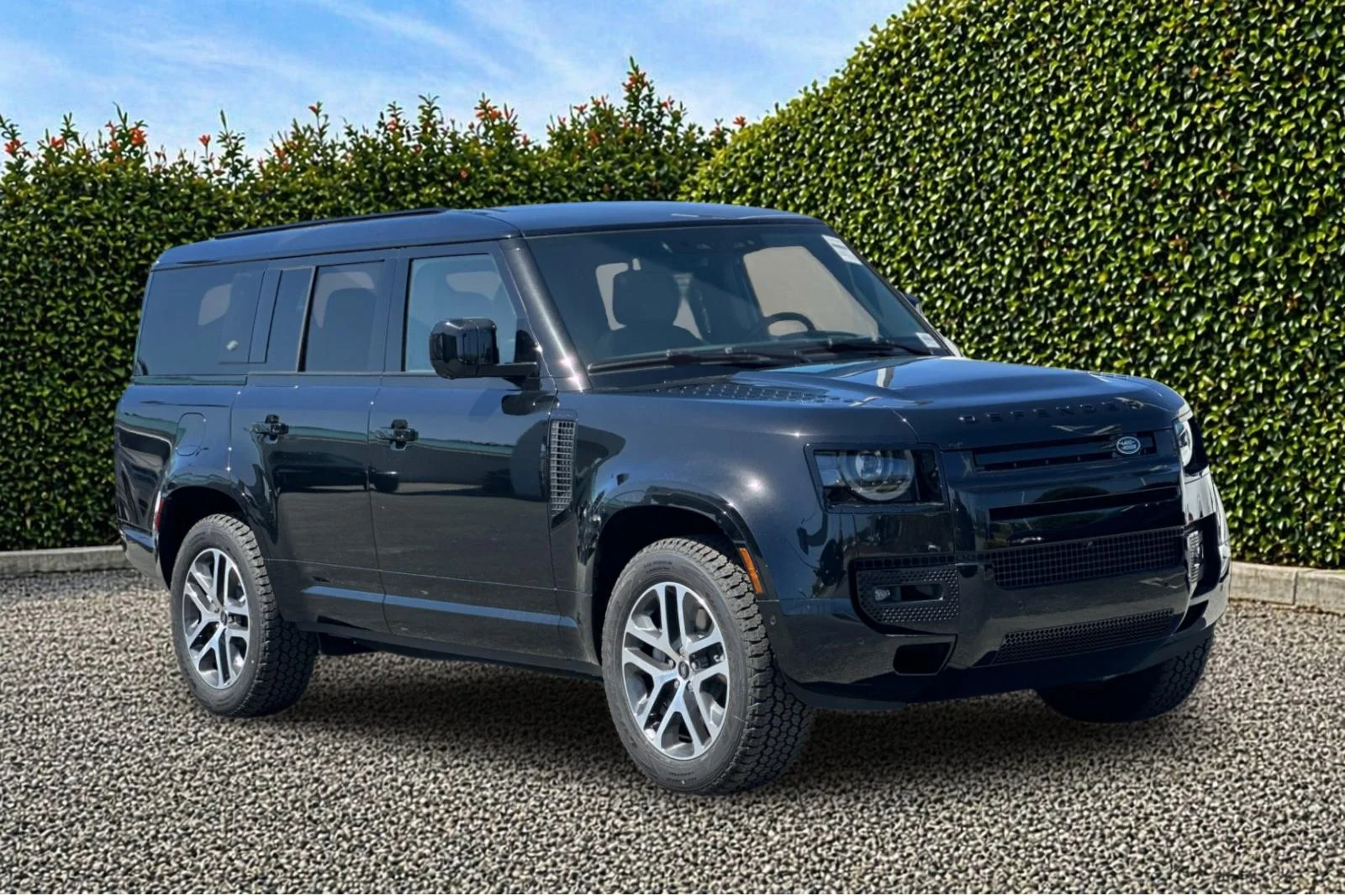 New 2024 Santorini Black Land Rover X-Dynamic SE image 8