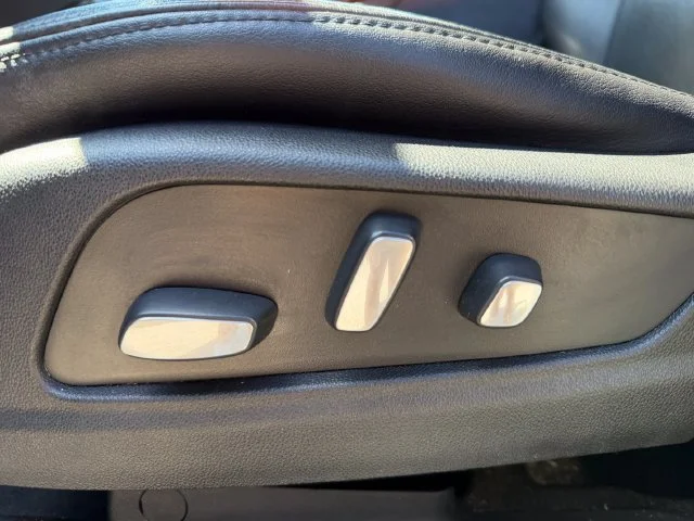 Used 2019 Radiant Silver Metallic Cadillac Luxury image 17