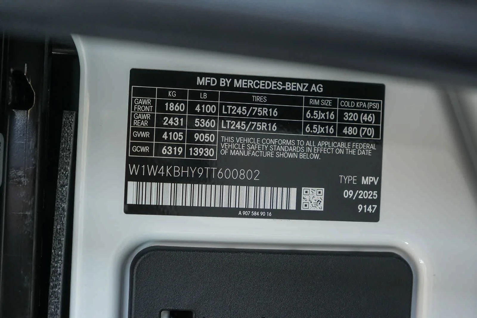New 2026 Arctic+White Mercedes-Benz Crew 144WB High Roof RWD 2.0L I4 Diesel Turbo SO image 34